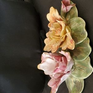 VINTAGE CAPODIMONTE FLOWER GROUP.